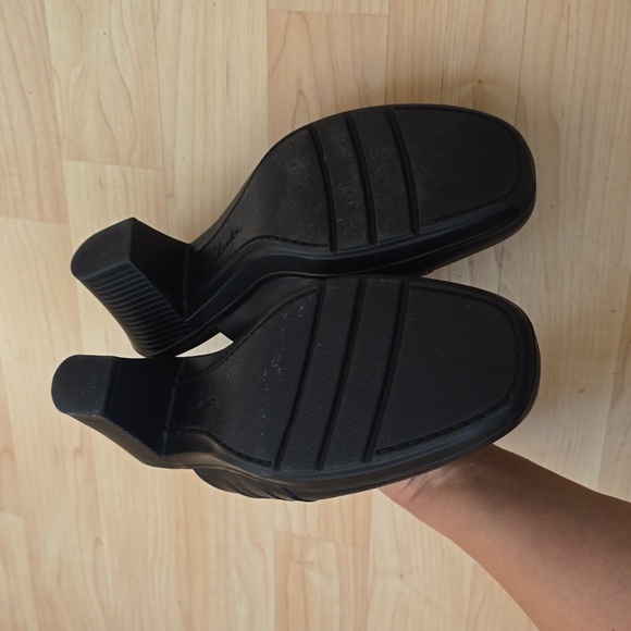 Clarks Bendables Black Leather Mules Block Heels Size 7.5M - Picture 8 of 8